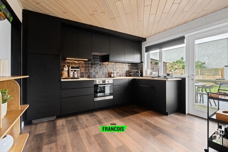 Move-in ready home with sunny garden and excellent accessib…