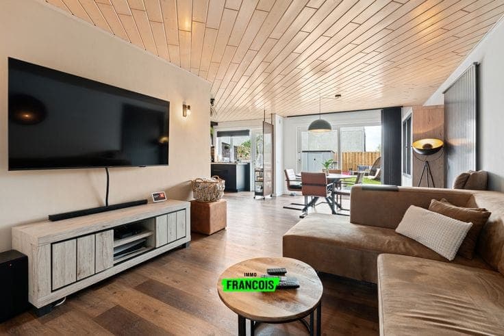 Move-in ready home with sunny garden and excellent accessib…