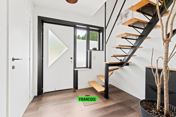 Move-in ready home with sunny garden and excellent accessib…