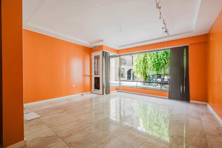 Commercial house with a terrace in the heart of Sint-Niklaas