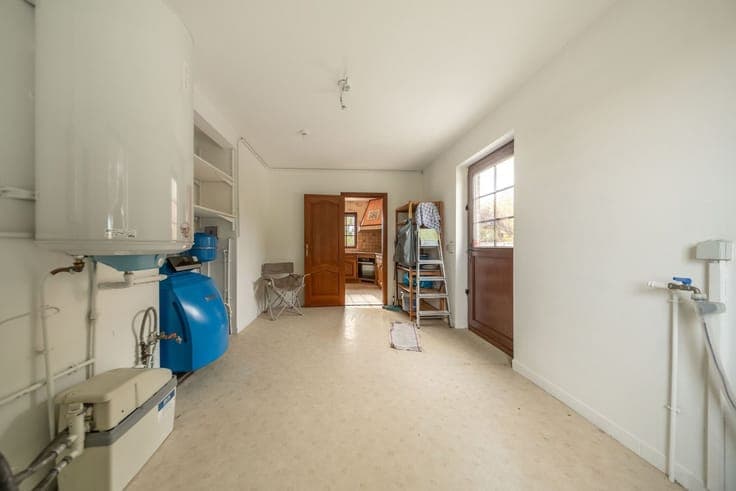 villa 4 façades, 5 ch, jardin et 4 emplacements voiture.