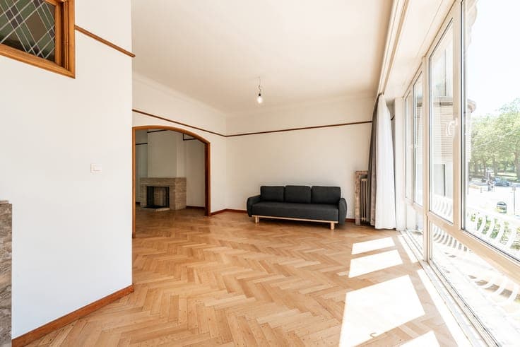 Facing Parc Josaphat – Bright house with a garden