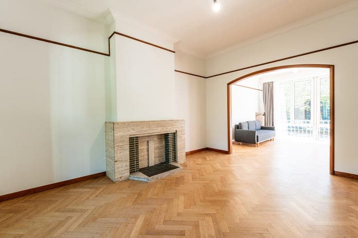 Facing Parc Josaphat – Bright house with a garden