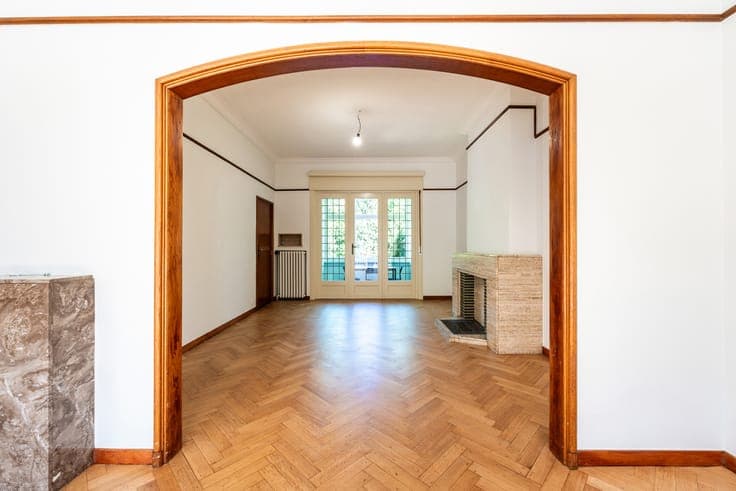 Facing Parc Josaphat – Bright house with a garden