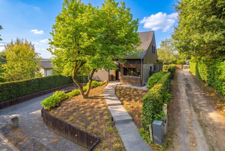 Spacious detached home in a green setting