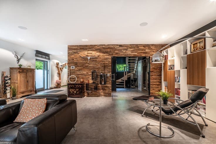 Spacious detached home in a green setting