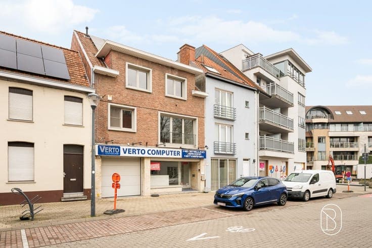 Commercial property with spacious quarters, garage & terrace