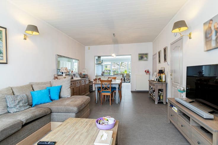 Ruime woning (191 m²) met 4 slaapkamers, magazijn en tuin (1
