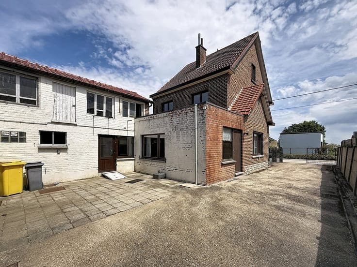 Te renoveren woning met 3 slpks en zolder, tuin, 12a 06ca