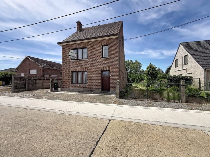 Te renoveren woning met 3 slpks en zolder, tuin, 12a 06ca