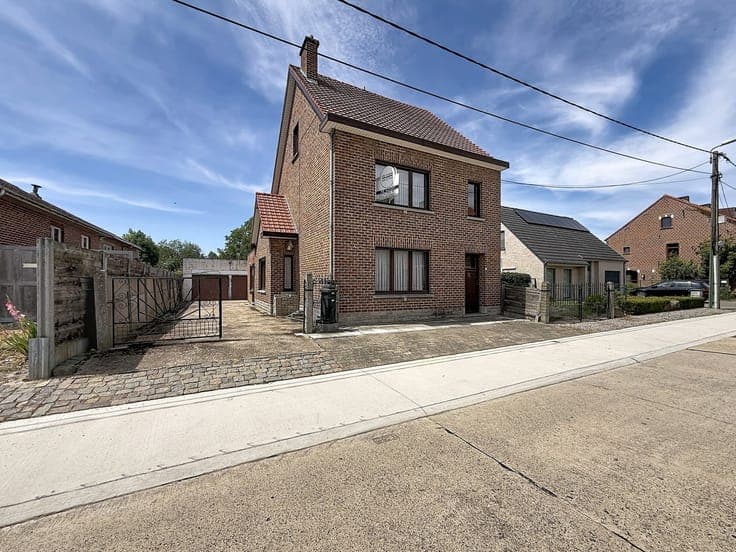 Te renoveren woning met 3 slpks en zolder, tuin, 12a 06ca
