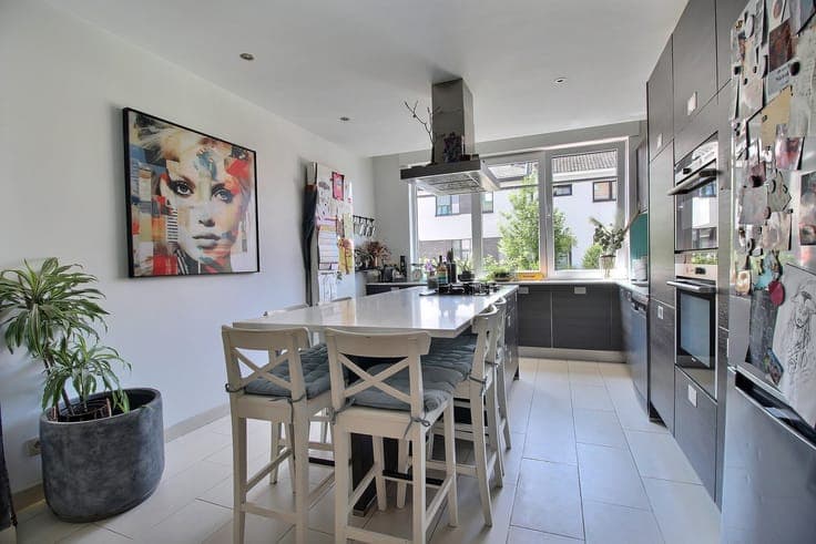 A deux pas de la place Communale, Maison 4 ch, renovée