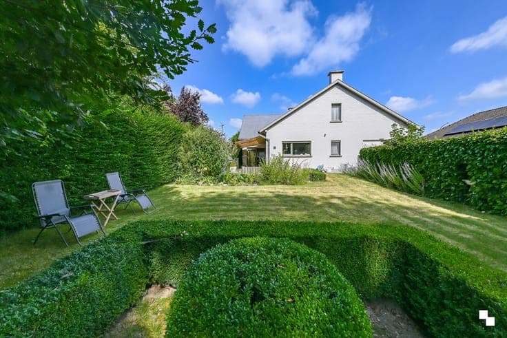 Charmante villa met ruime tuin, veelzijdige indeling en t...