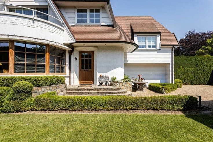 Unique architectural gem with swimming pool!