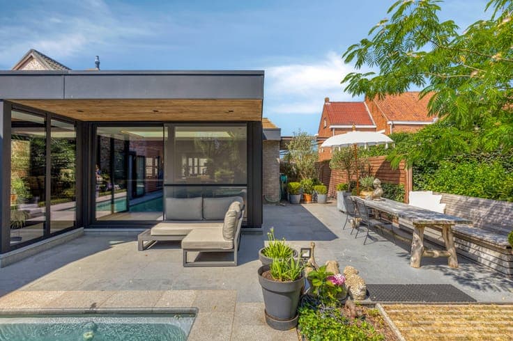 Surprising green gem near the center of Overmere