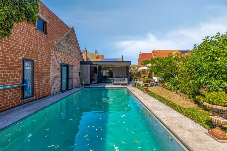 Surprising green gem near the center of Overmere