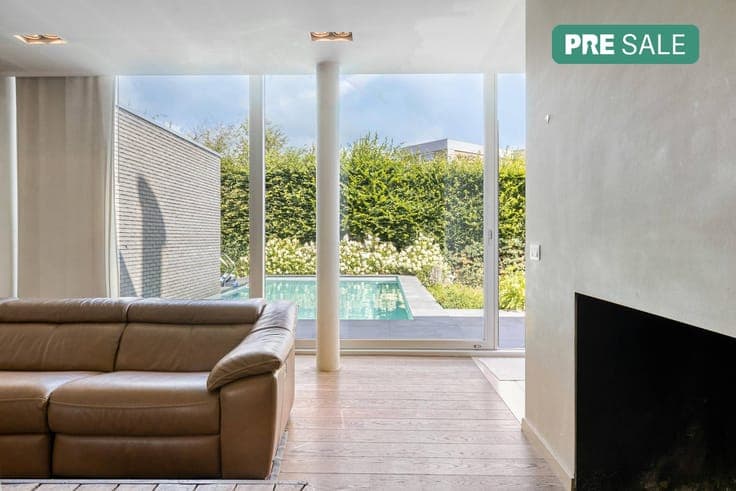 Spacious villa for sale near Bruges center with 6 bedrooms
