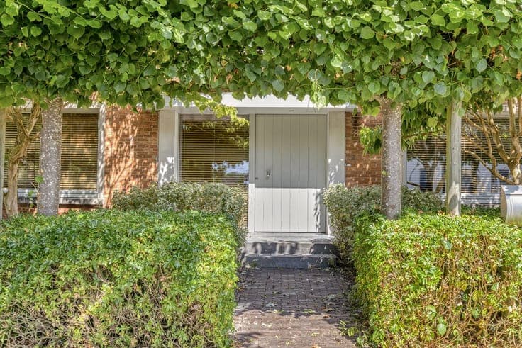 Spacious villa for sale near Bruges center with 6 bedrooms