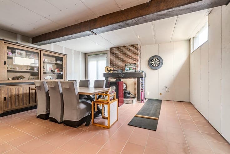 Spacious semi-detached home with large garden