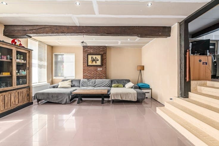 Spacious semi-detached home with large garden