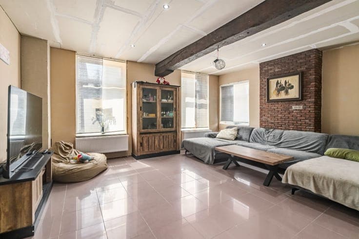 Spacious semi-detached home with large garden