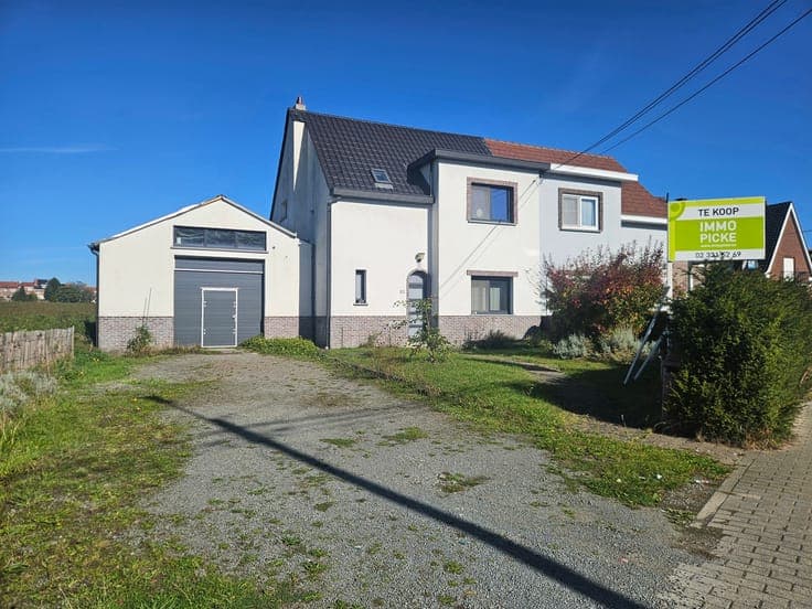 House in Sint-Pieters-Leeuw