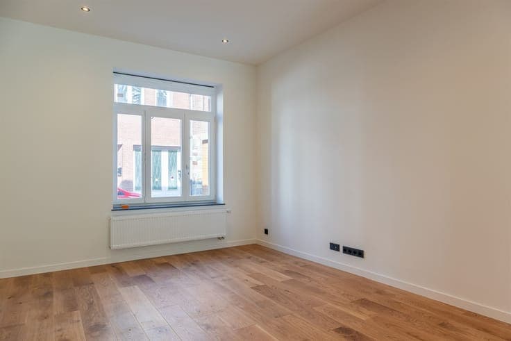 Key-in-the-door house with garden and excellent brightness
