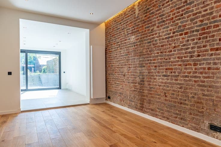 Key-in-the-door house with garden and excellent brightness