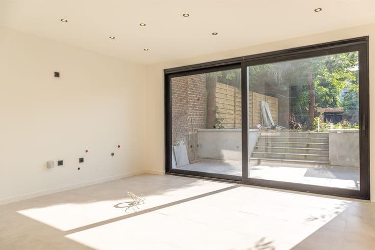 Key-in-the-door house with garden and excellent brightness