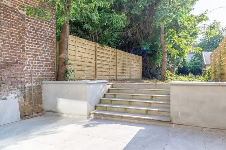 Key-in-the-door house with garden and excellent brightness