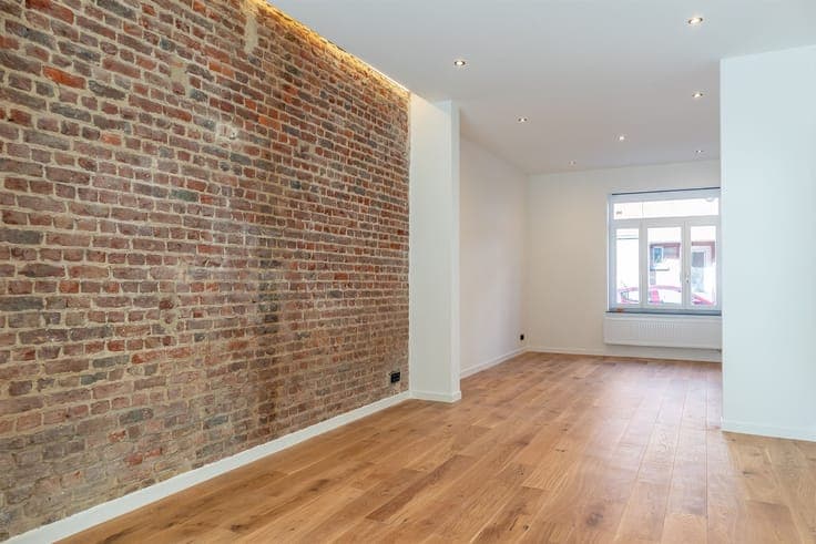 Key-in-the-door house with garden and excellent brightness