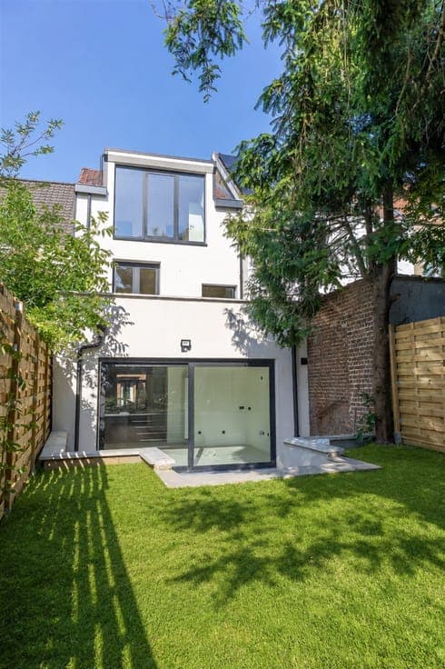 Key-in-the-door house with garden and excellent brightness