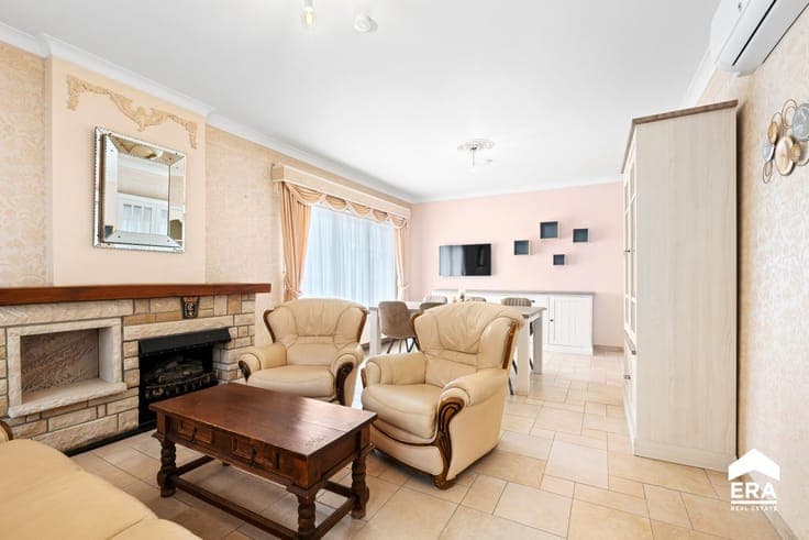 For sale: detached home in green Linter