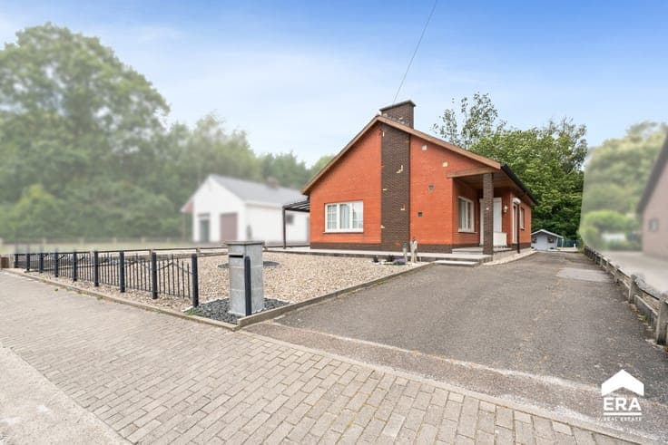 For sale: detached home in green Linter