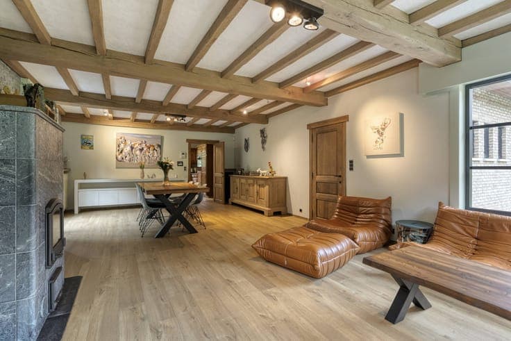 Spacious villa with private forest and huge potential in Aal