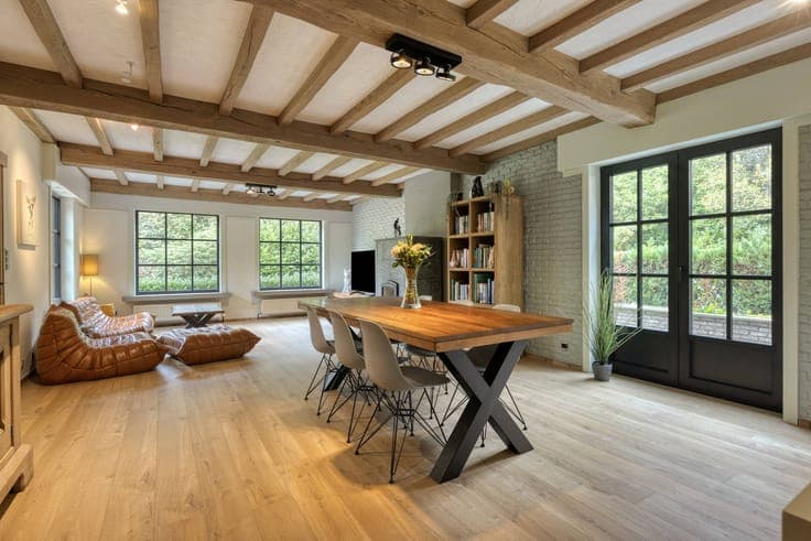 Spacious villa with private forest and huge potential in Aal