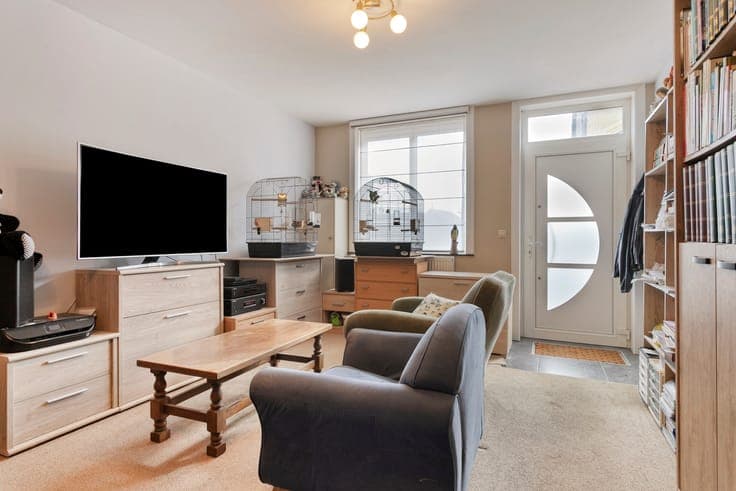 Ready to move in house with 2 bedrooms and back exit in Pope