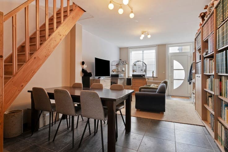 Ready to move in house with 2 bedrooms and back exit in Pope