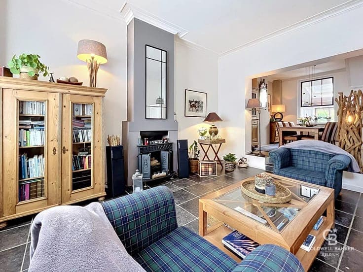 Charming semi-detached house ideally located near Place Sain