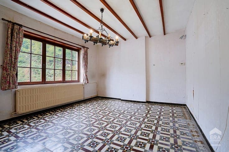 HOUSE FULL OF POTENTIAL IN A QUIET LOCATION