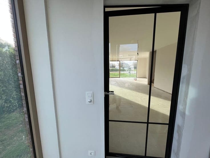Neat semi-detached house, 3-5 bedrooms, garden, carport, 6%