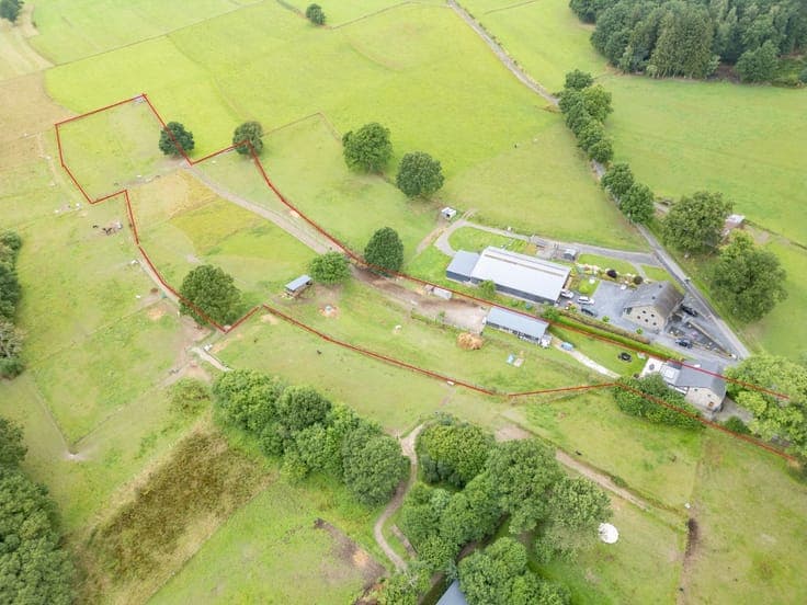 House with equestrian facilities in Vielsalm