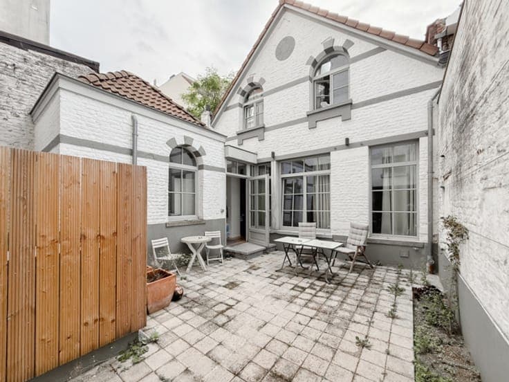 Ixelles Lakes: 3-bedroom house with rear garden
