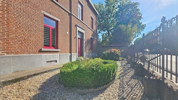 Spacieuse Maison de caractère sur +/- 13a 50ca