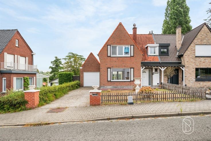 Quietly located 3-bedroom house with a large yard