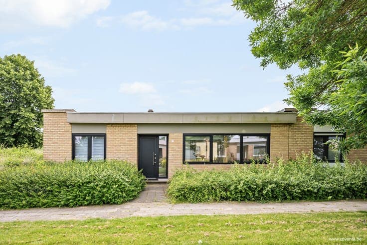 Instapklare woning met garage en 3 slaapkamers te Kortrijk