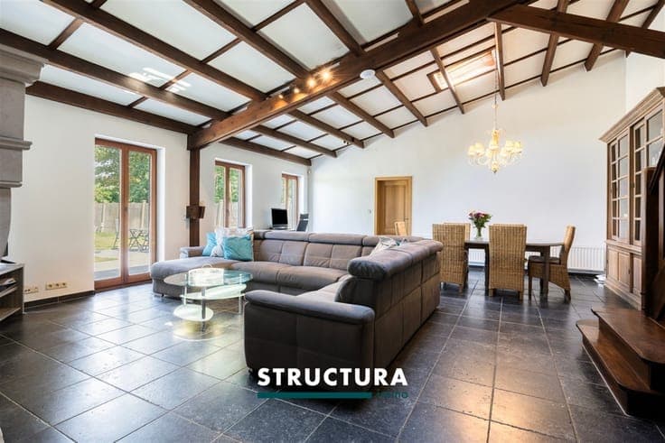 Prachtige woning met ruime loods