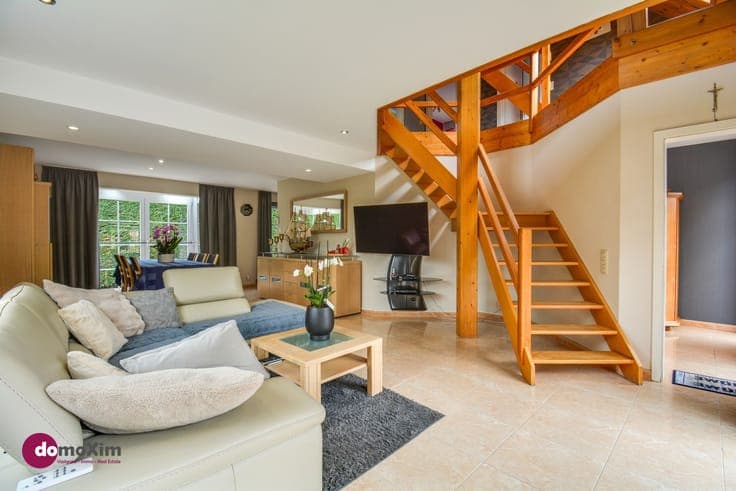 Spacious modern open building in quiet residential area in E