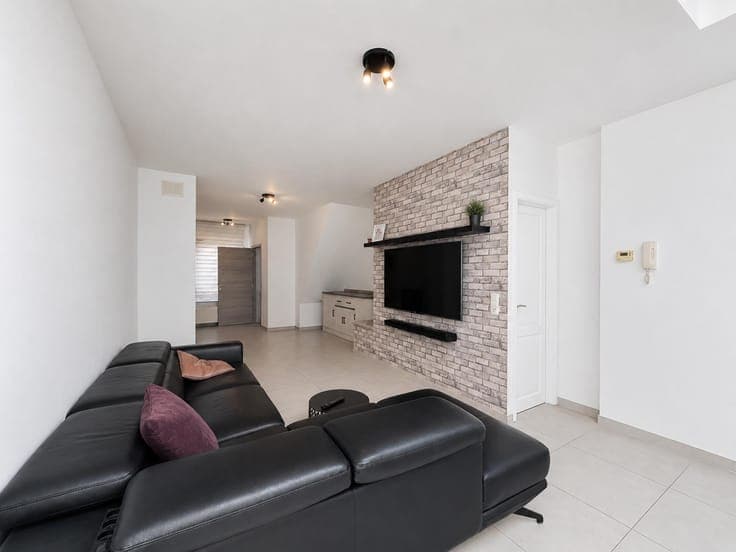CHARMING 3-BEDROOM HOUSE WITH A TERRACE AND GARDEN