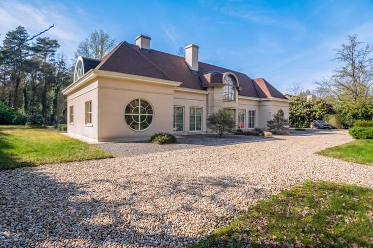 Spacious villa (413 m²) in prime location in Belsele